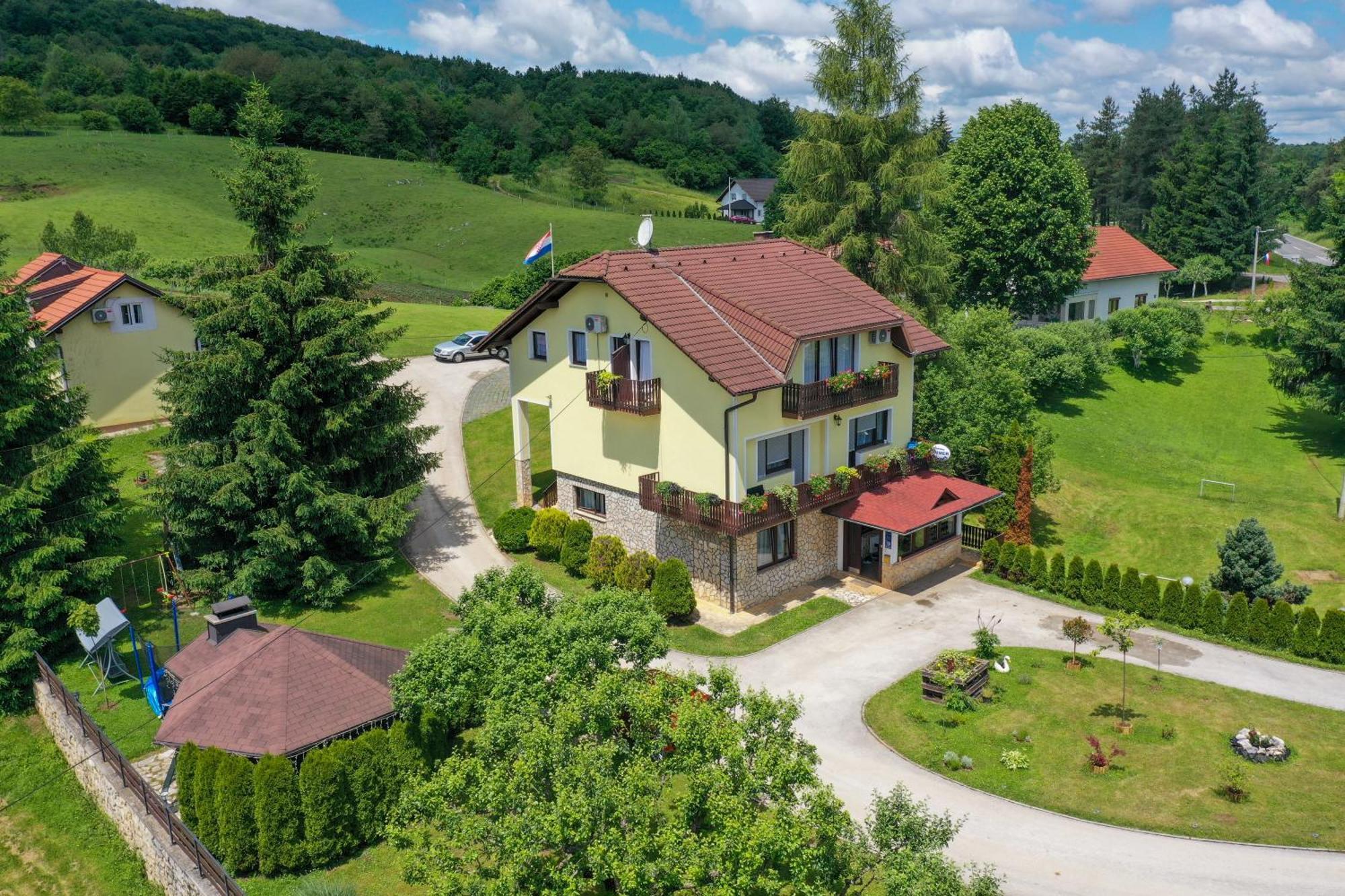 House Palijan Hotel Rakovica Buitenkant foto